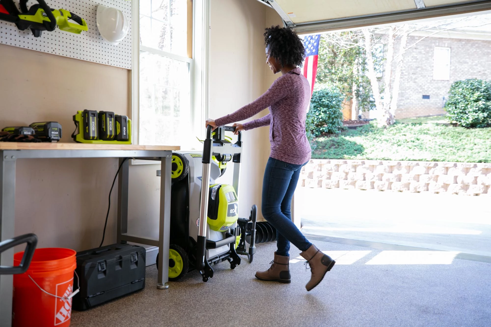 Product Features Image for 40V HP BRUSHLESS 21" CROSS CUT SELF-PROPELLED MOWER KIT.