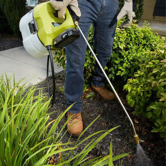 Product Features Image for 18V ONE+™ 1 Gallon Chemical Sprayer WITH 1.3AH BATTERY & CHARGER.