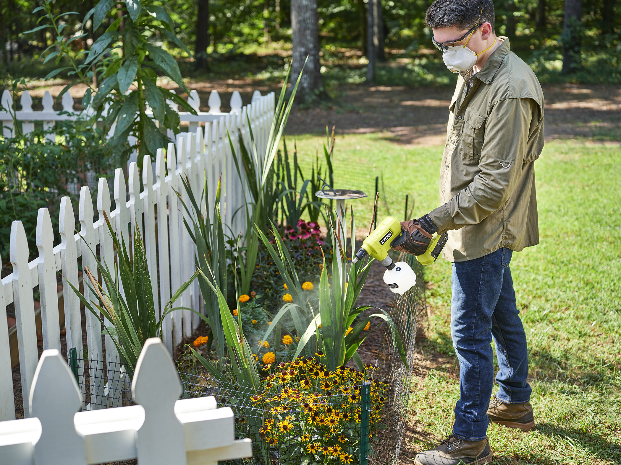 Product Features Image for 18V ONE+ COMPACT SPRAYER KIT.