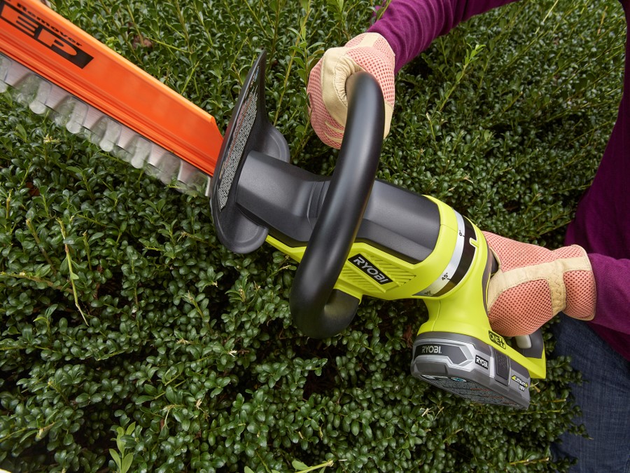 Product Features Image for 18V ONE+™ LITHIUM+™ 22" Hedge Trimmer WITH 1.5AH BATTERY & CHARGER.