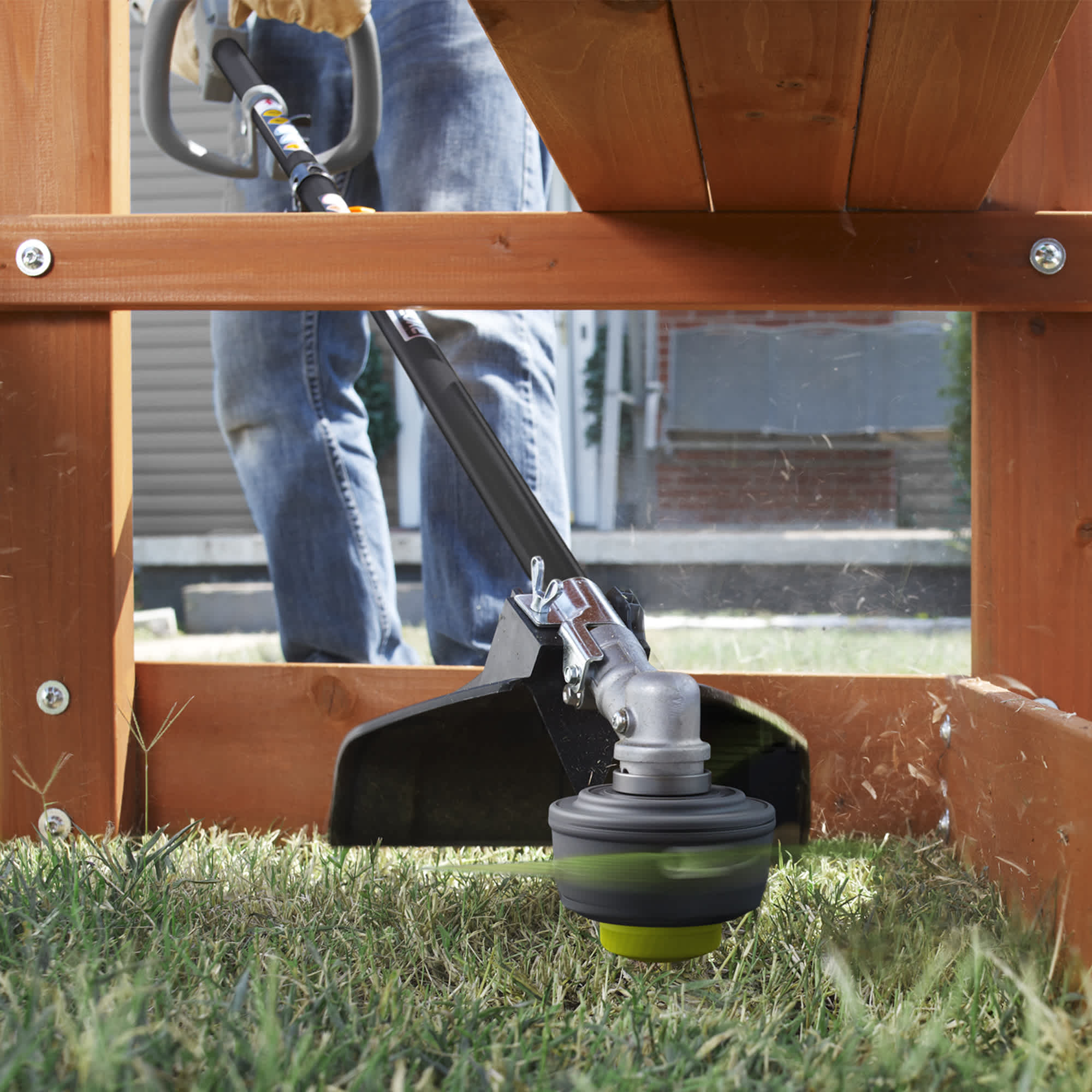 Product Features Image for EXPAND-IT™ Straight Shaft Trimmer Attachment.