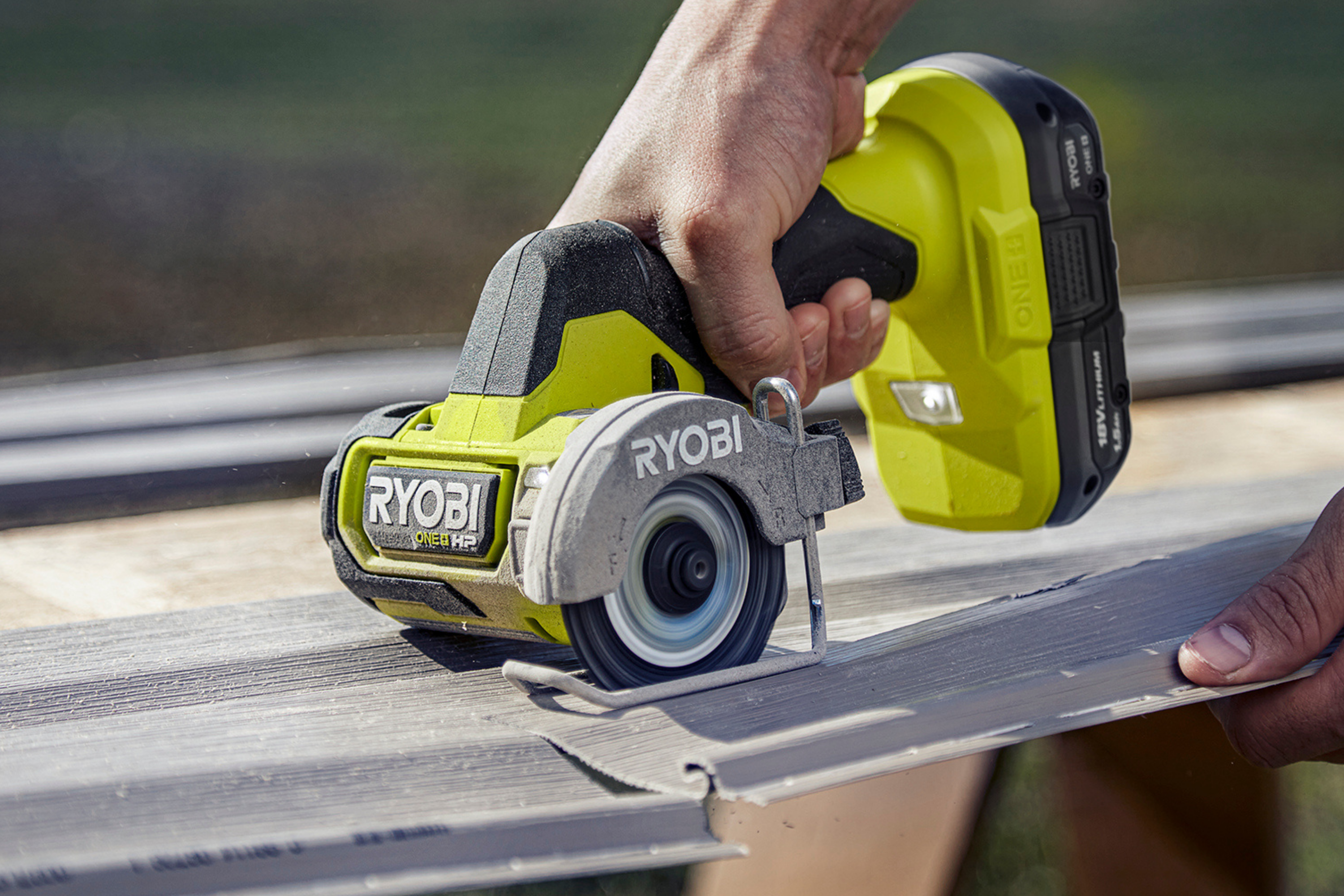 Product Features Image for 18V ONE+ HP BRUSHLESS CORDLESS COMPACT 3" CUT-OFF TOOL KIT.