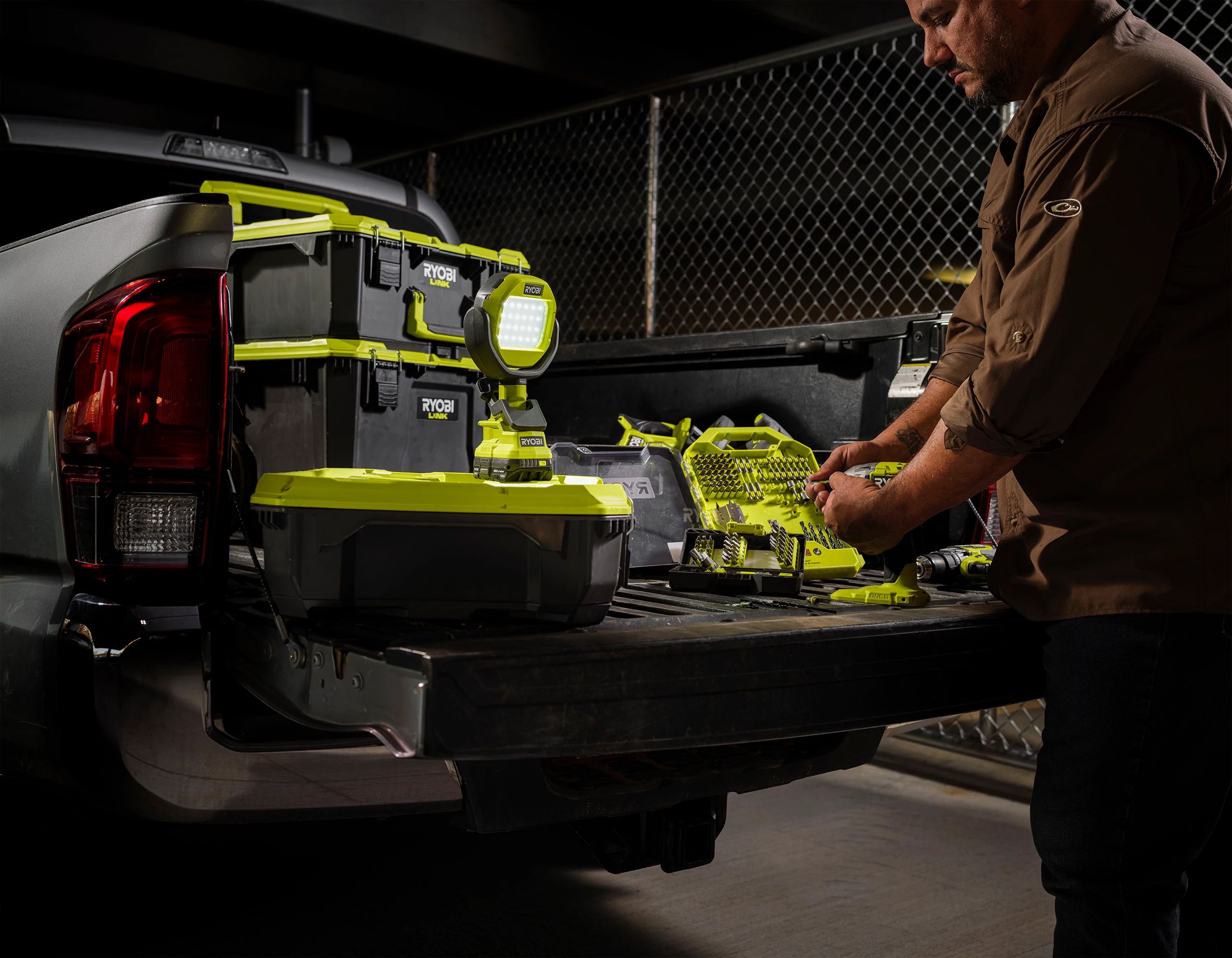 Product Features Image for 18V ONE+ LED CLAMP LIGHT.