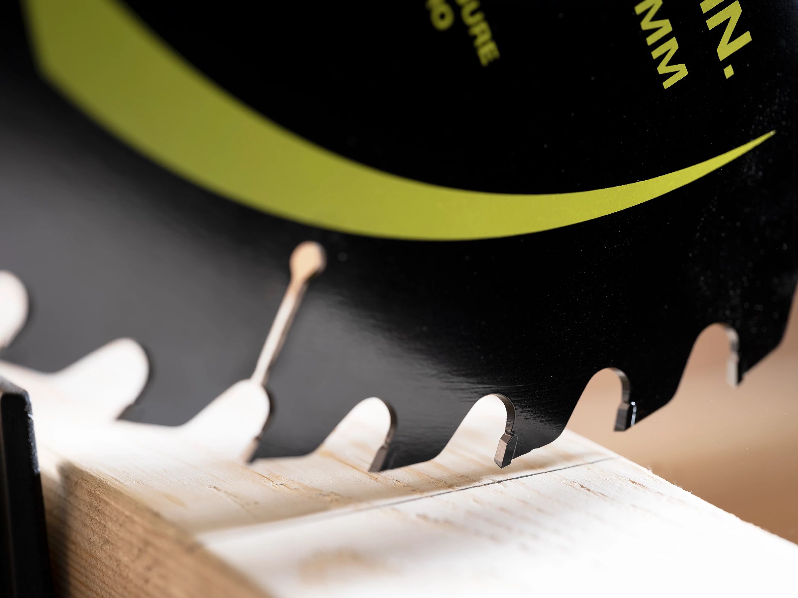 Product Features Image for 12-inch 40 Teeth Carbide Thin Kerf Mitre Saw Blade.