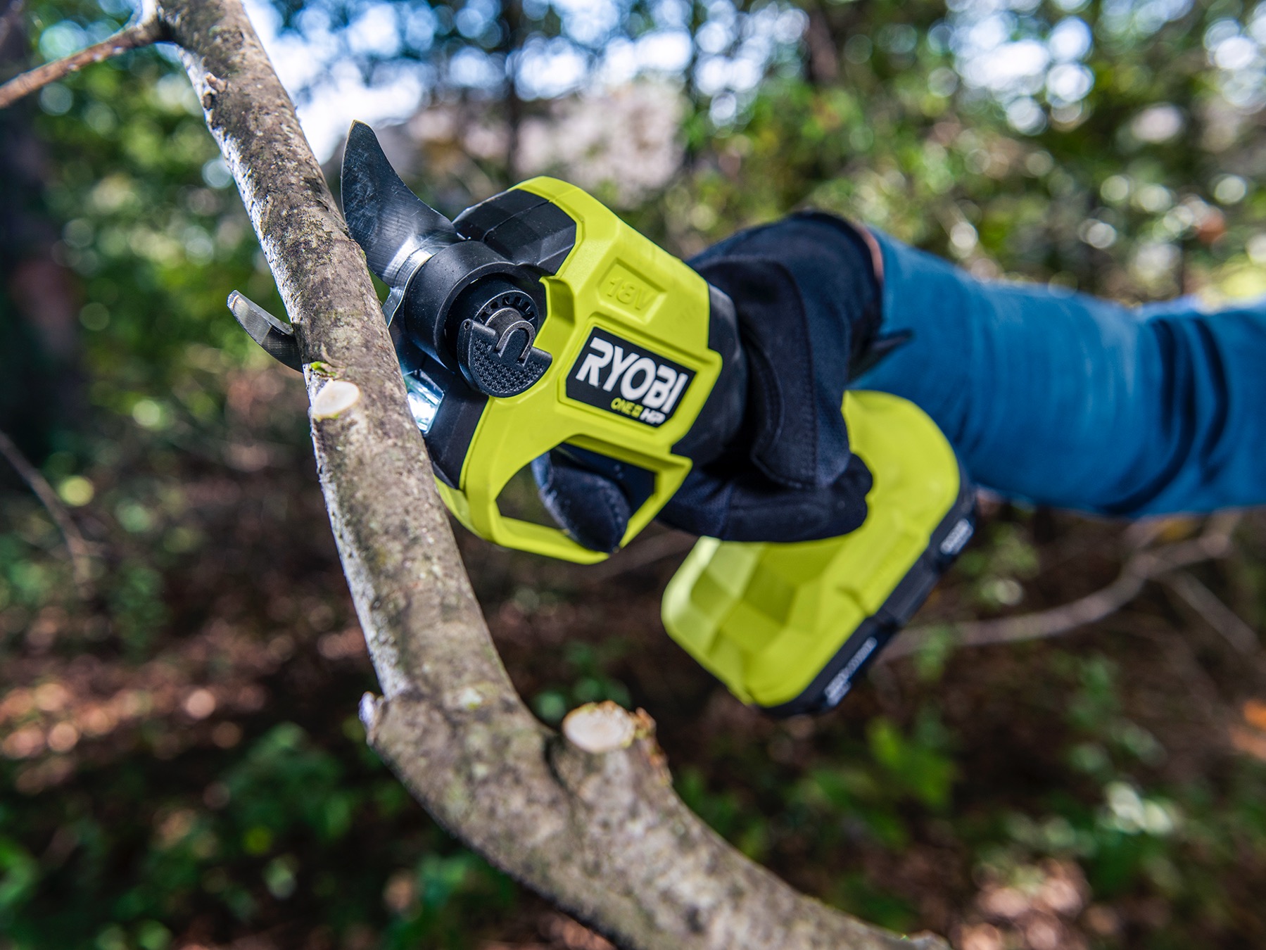 Product Features Image for 18V ONE+ HP Brushless Cordless Whisper-Series Pruning Shear (Tool-Only).