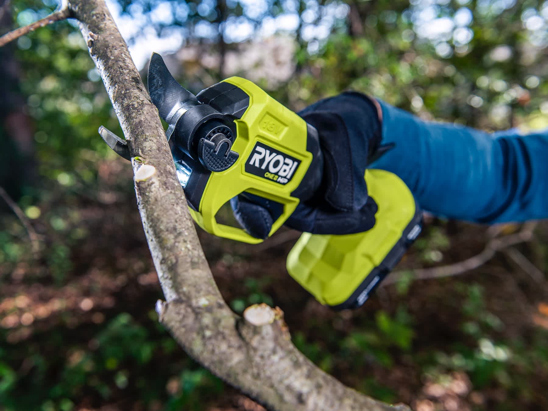 Product Features Image for 18V ONE+ HP Brushless Cordless Whisper-Series Pruning Shear (Tool-Only).