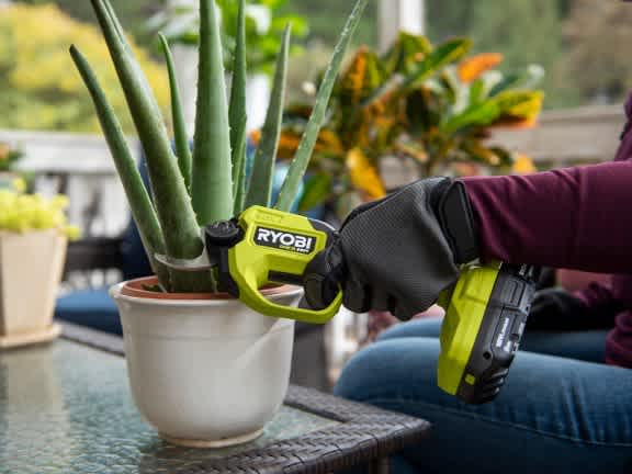 Product Features Image for 18V ONE+ HP Brushless Cordless Whisper-Series Pruning Shear (Tool-Only).