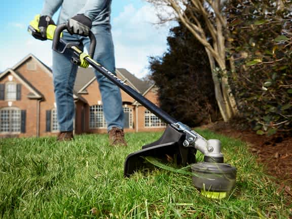 Product Features Image for 40V EXPAND-IT CORDLESS CAPABLE STRING TRIMMER KIT WITH 4.0AH BATTERY & CHARGER.