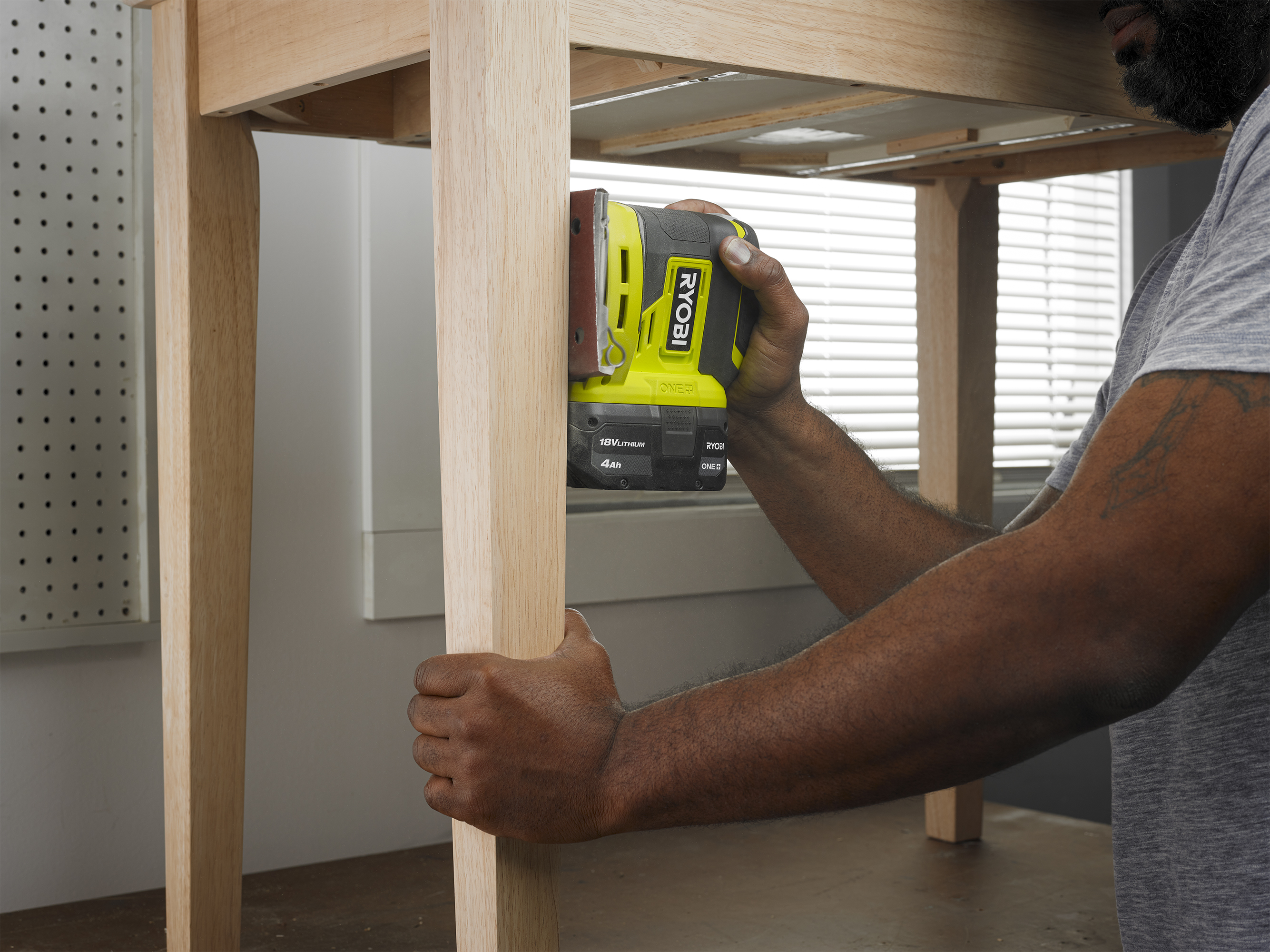 Product Features Image for 18V ONE+ 1/4 SHEET SANDER.