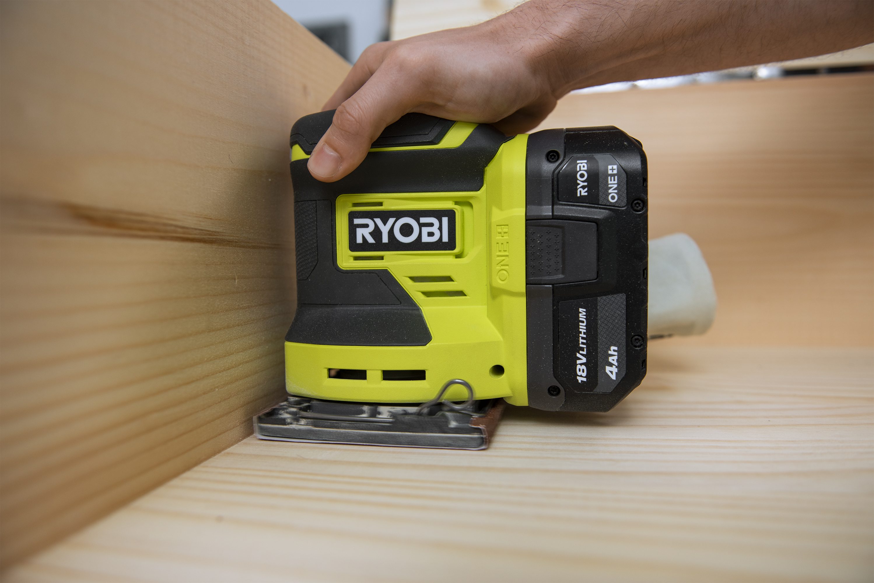 Product Features Image for 18V ONE+ 1/4 SHEET SANDER.