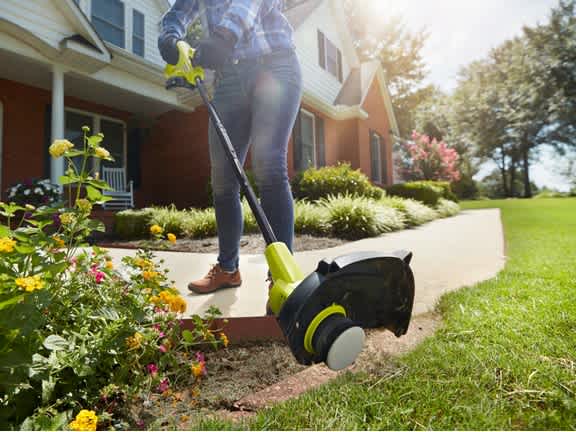 Product Features Image for 18V ONE+ 10 STRING TRIMMEREDGER KIT.