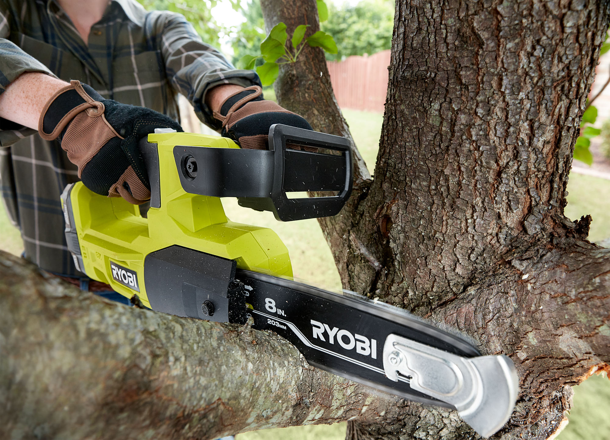 Product Features Image for 18V ONE+ 8" POLE SAW & 8" PRUNING SAW COMBO KIT.