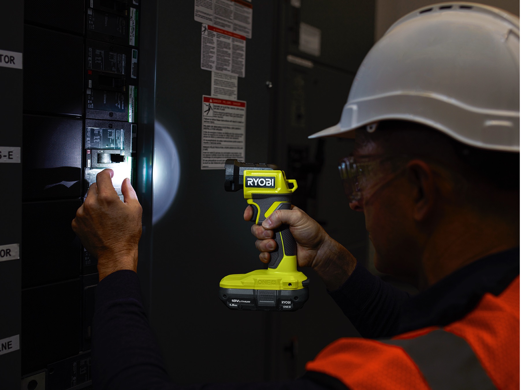 Product Features Image for 18V ONE+ CORDLESS LED FLASH LIGHT (TOOL ONLY).