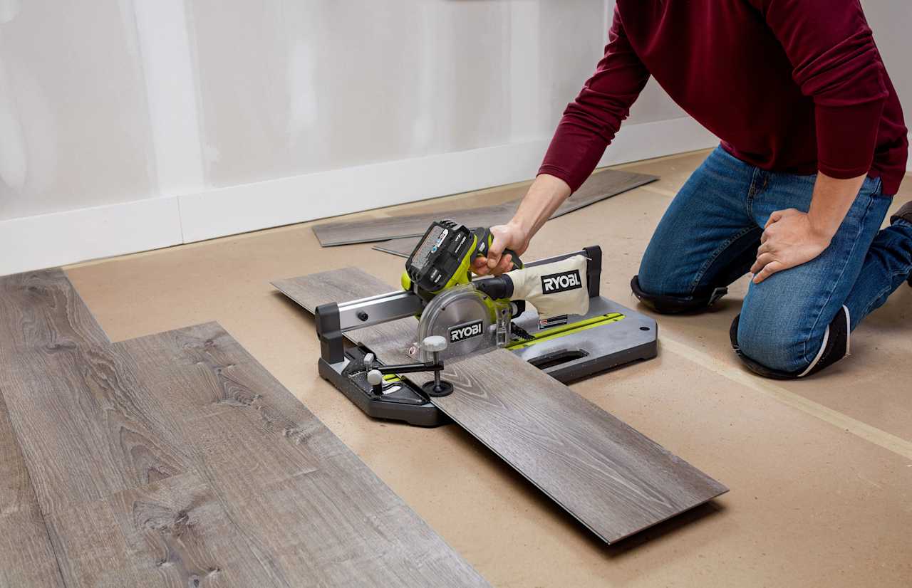 Product Features Image for 18V ONE+ 5-1/2" FLOORING SAW KIT.