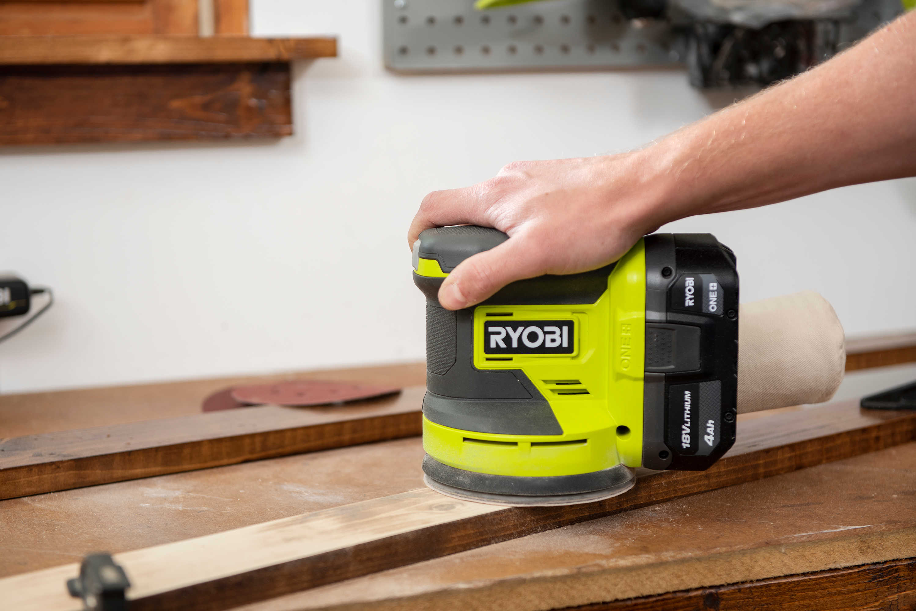 Product Features Image for 18V ONE+ 5" RANDOM ORBIT SANDER.
