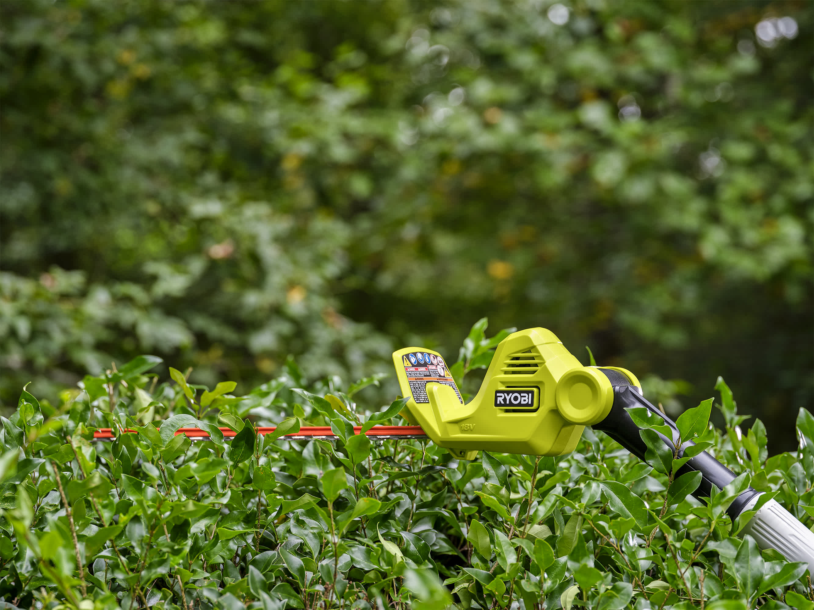 Product Features Image for 18V ONE+ 18" POLE HEDGE TRIMMER KIT.