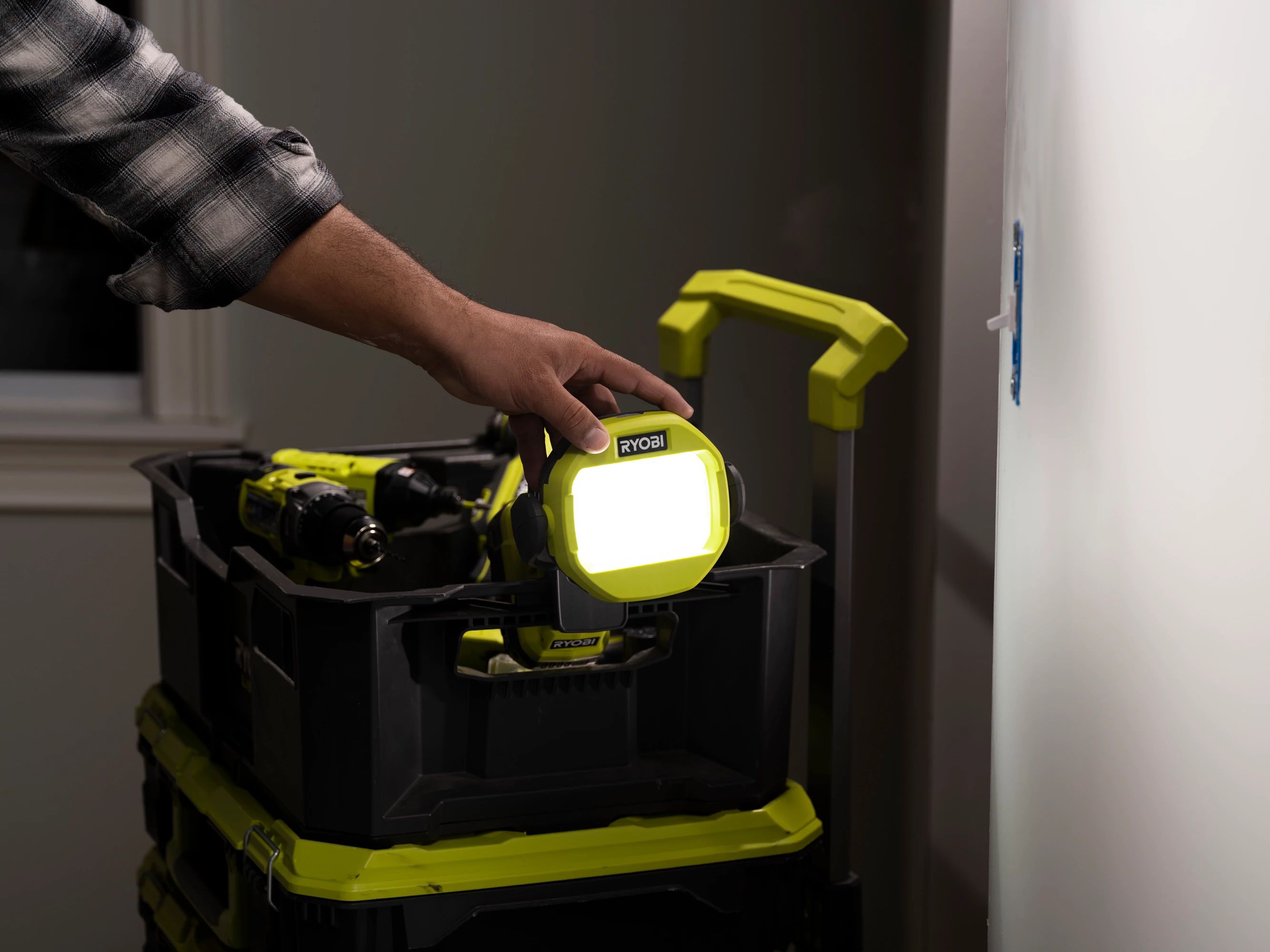 Product Features Image for 18V ONE+ LED CLAMP LIGHT.