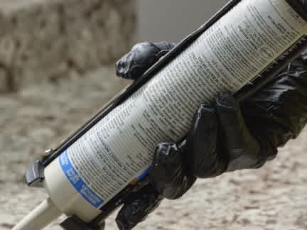 Product Features Image for 18V ONE+ 10 OZ. CAULK AND ADHESIVE GUN.