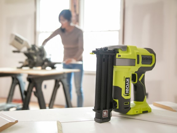 Product Features Image for 18V ONE+ AIRSTRIKE 18GA BRAD NAILER KIT.