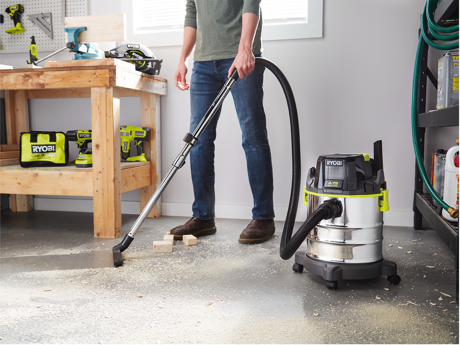 Product Features Image for 18V ONE+ 4.75 GALLON WET/DRY VACUUM KIT WITH 4.0AH BATTERY AND CHARGER.