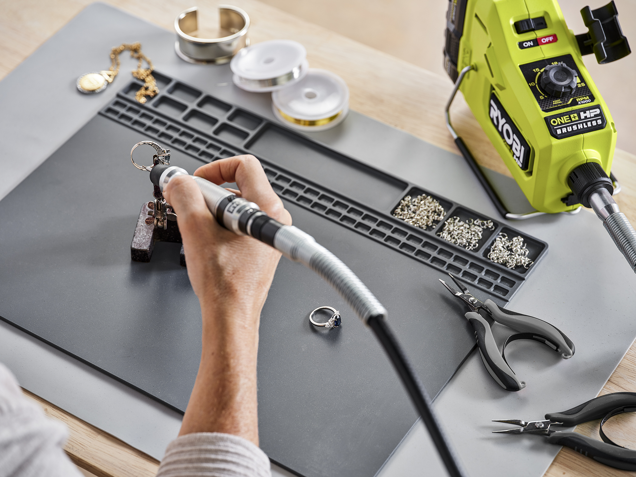 Product Features Image for 18V ONE+ HP BRUSHLESS CORDLESS ROTARY TOOL.