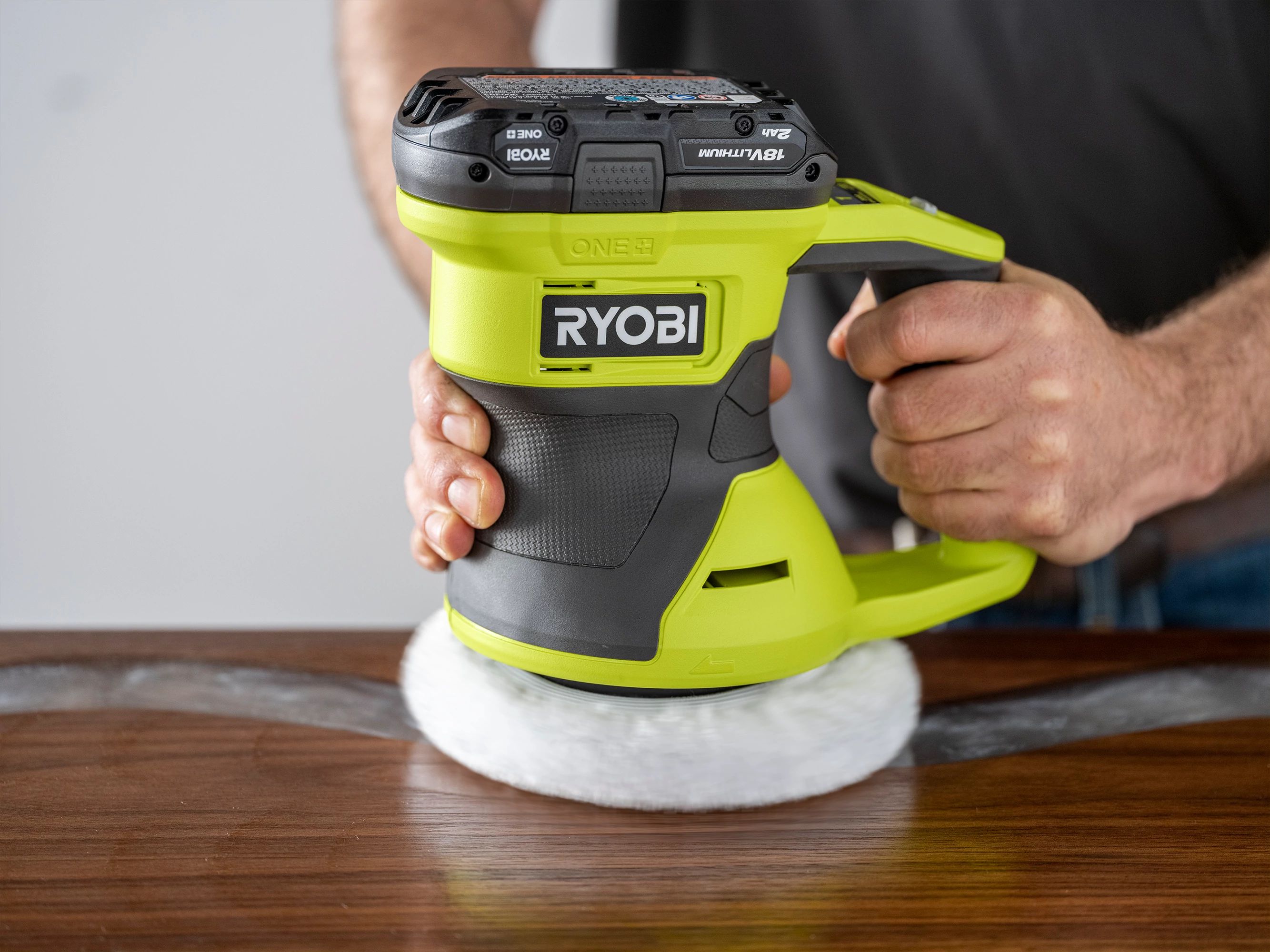 Product Features Image for 18V ONE+ 6” TWO SPEED ORBITAL BUFFER (TOOL ONLY).