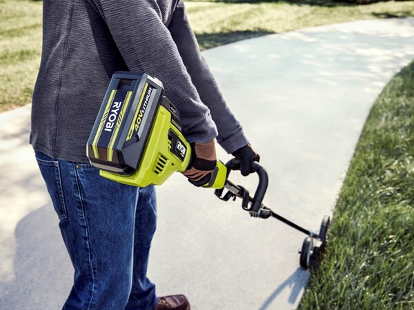 Product Features Image for 40V HP Brushless Carbon Fiber Attachment Capable String Trimmer with 4.0 Ah Battery & Charger.