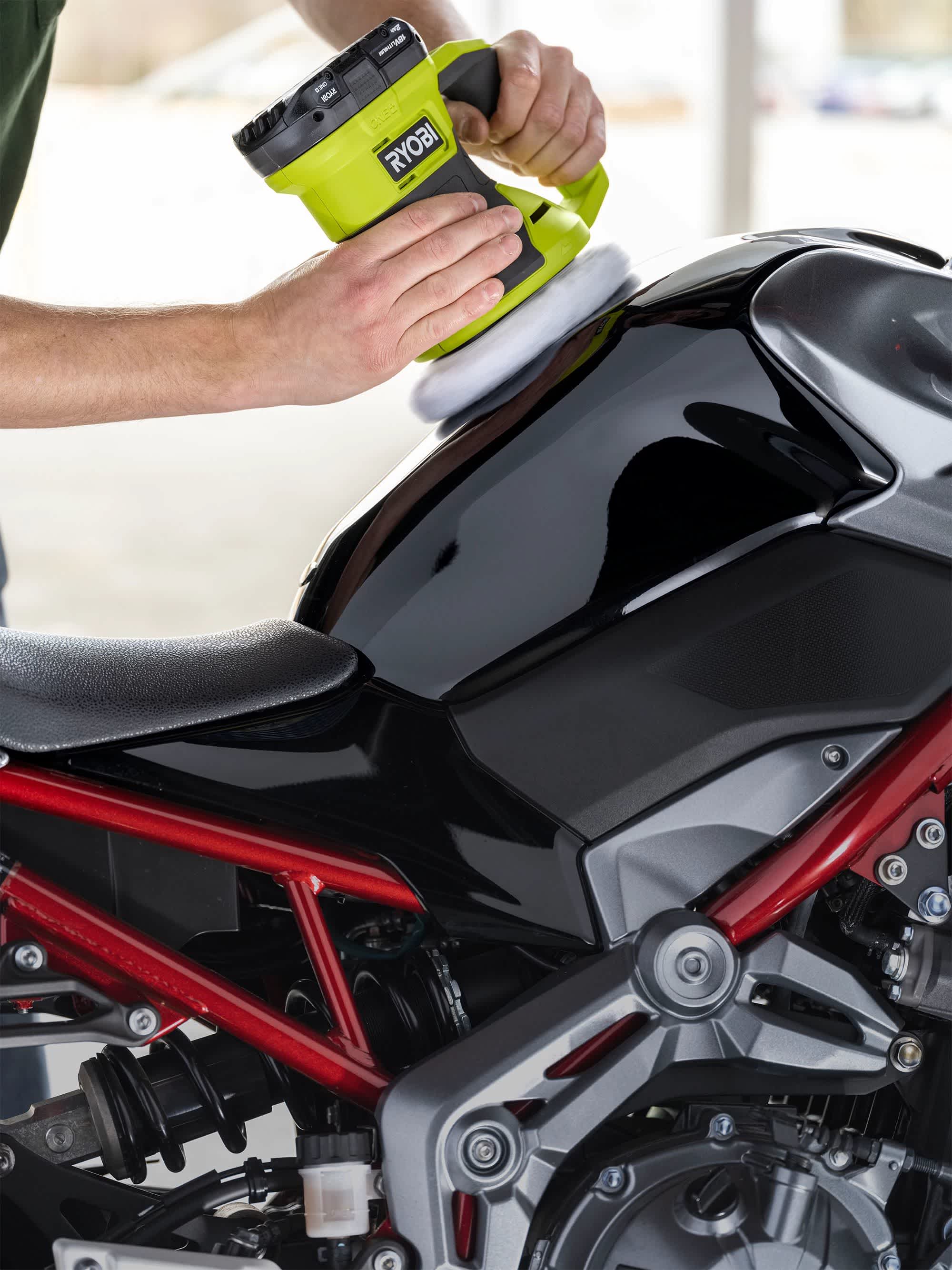 Product Features Image for 18V ONE+ 6” TWO SPEED ORBITAL BUFFER (TOOL ONLY).