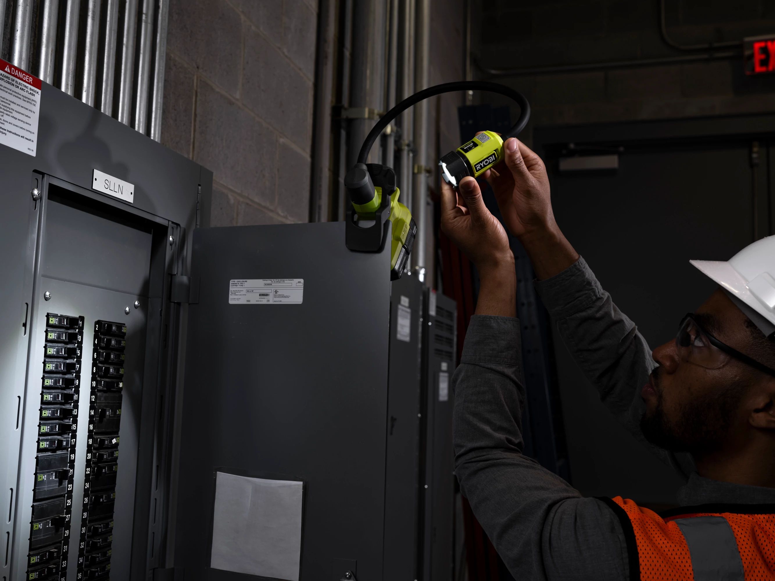 Product Features Image for 18V ONE+ FLEXIBLE LED CLAMP LIGHT KIT.