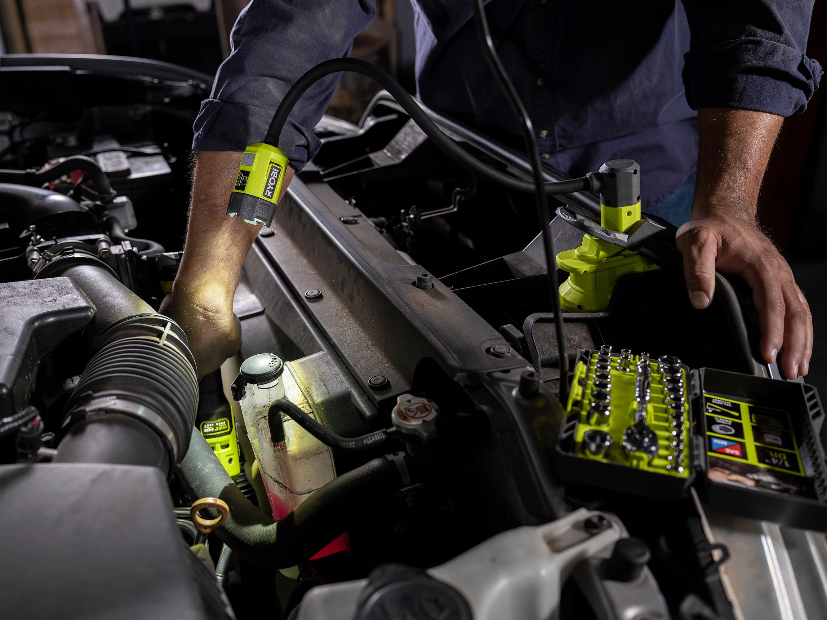 Product Features Image for 18V ONE+ FLEXIBLE LED CLAMP LIGHT KIT.