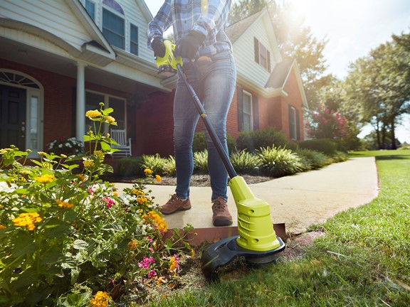 Product Features Image for 18V ONE+ 10 STRING TRIMMEREDGER KIT.