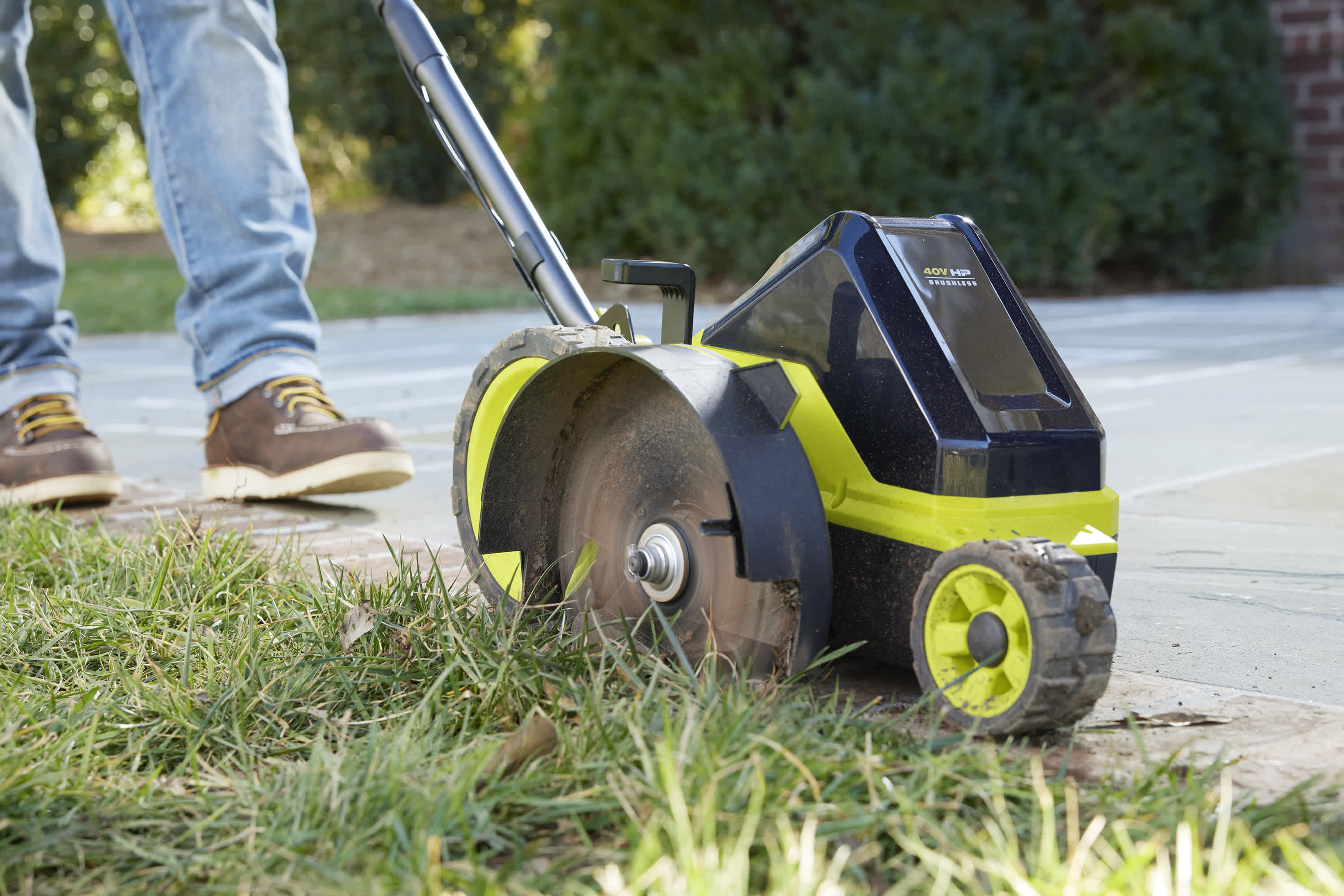 Product Features Image for 40V HP BRUSHLESS 9" EDGER KIT.