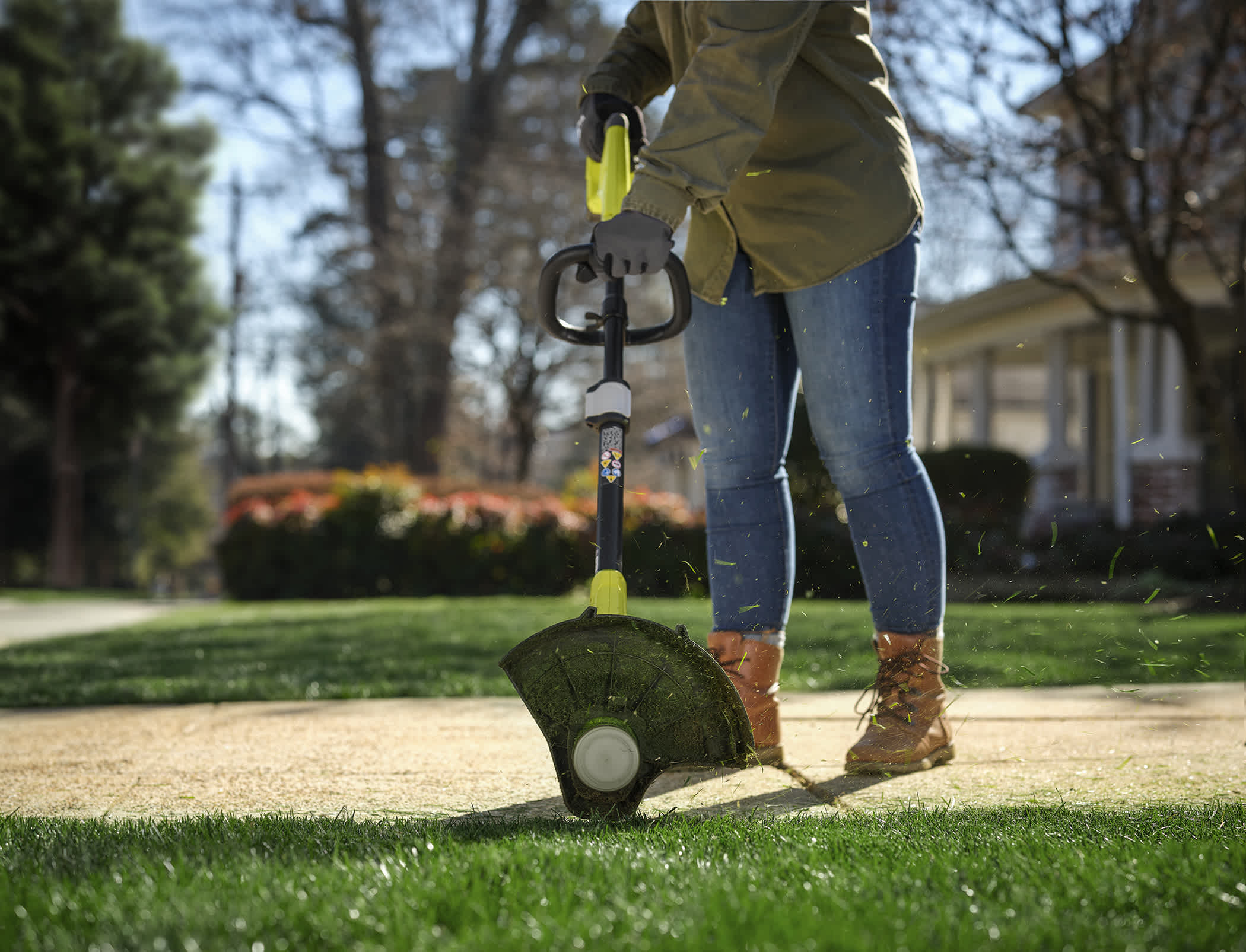 Product Features Image for 18V ONE+ 12" 3-IN-1 STRING TRIMMER, MOWER, AND EDGER KIT.