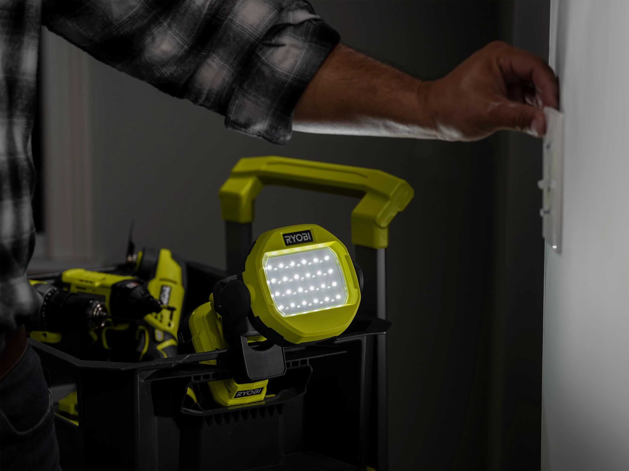 Product Features Image for 18V ONE+ LED CLAMP LIGHT.