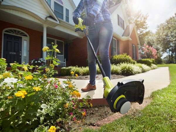 Product Features Image for 18V ONE+ Lithium-Ion Cordless 10-inch String Trimmer with 1.5Ah Battery and Charger.