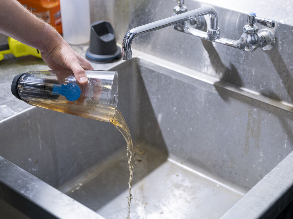 Product Features Image for 18V ONE+ WET/DRY HAND VACUUM (TOOL ONLY).