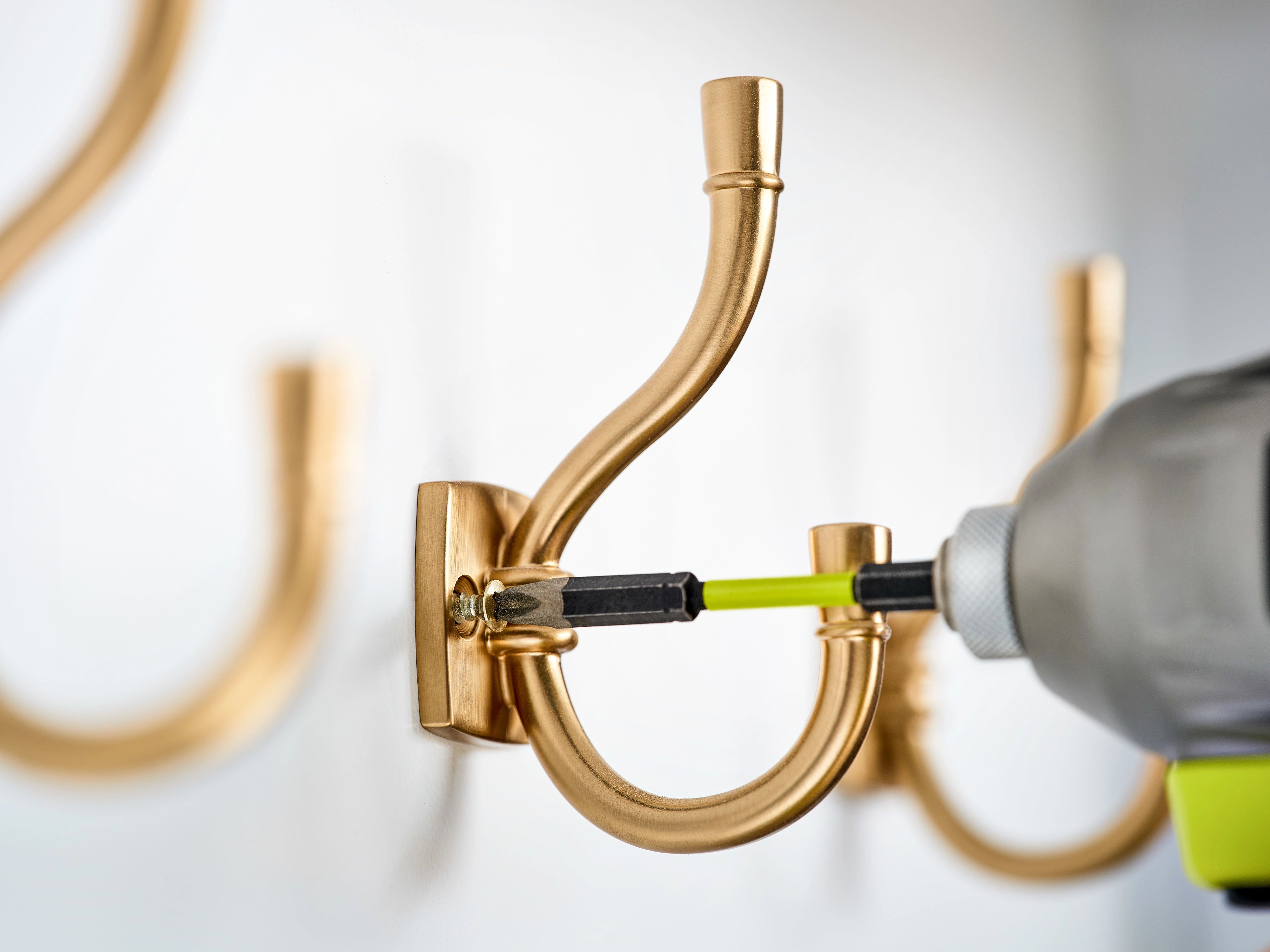 Product Features Image for 3 PC. 3-1/2" DIAMOND GRIT IMPACT DRIVE BITS.