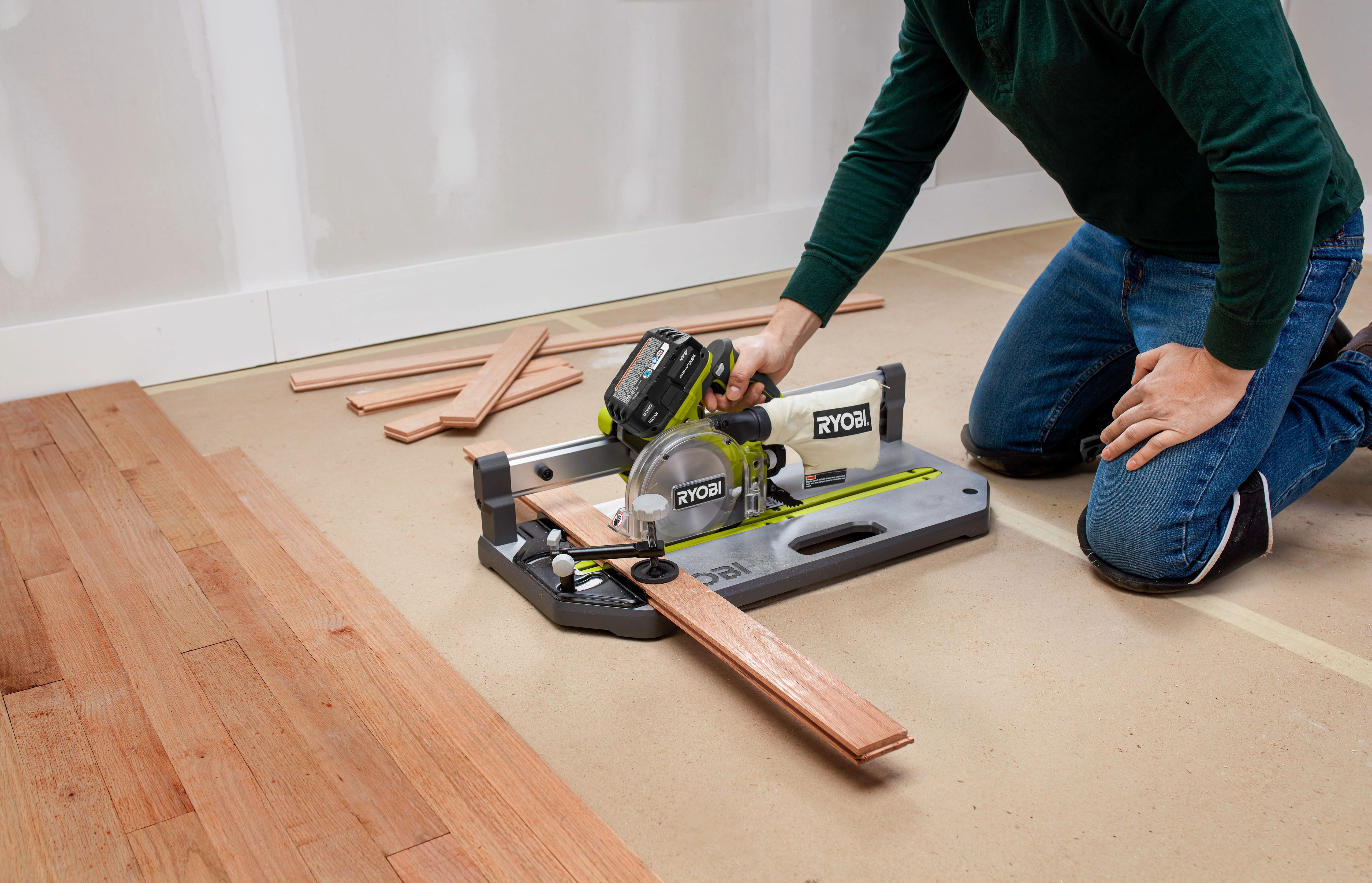 Product Features Image for 18V ONE+ 5-1/2" FLOORING SAW KIT.