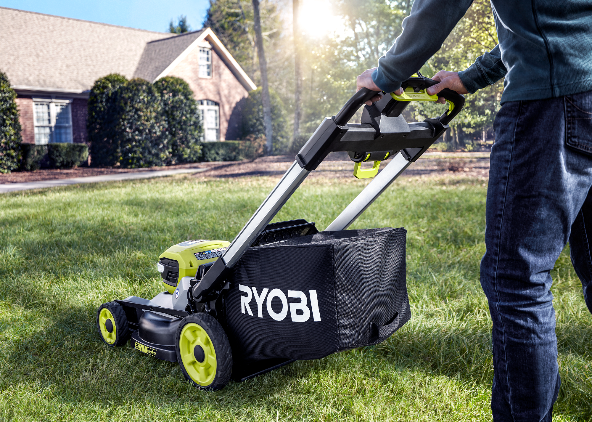 Product Features Image for 40V HP BRUSHLESS 21" CROSS CUT SELF-PROPELLED MOWER KIT.