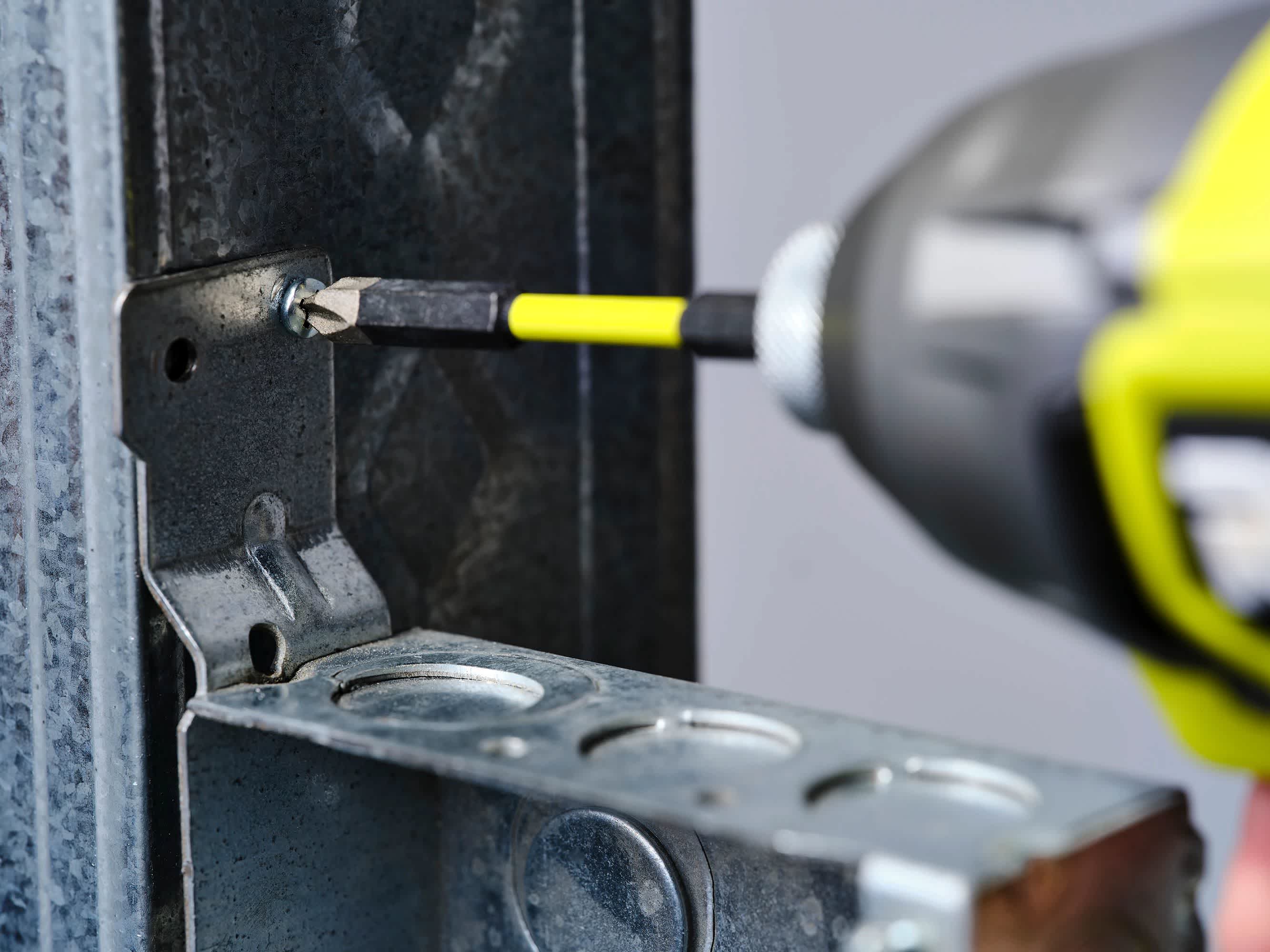 Product Features Image for 3 PC. 3-1/2" DIAMOND GRIT IMPACT DRIVE BITS.