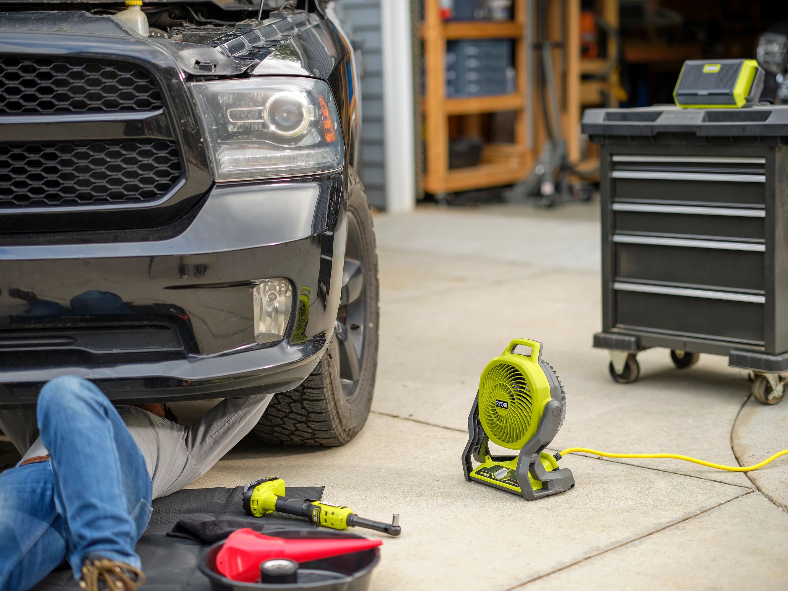 Product Features Image for 18V ONE+ HYBRID WHISPER SERIES 7.5" FAN.