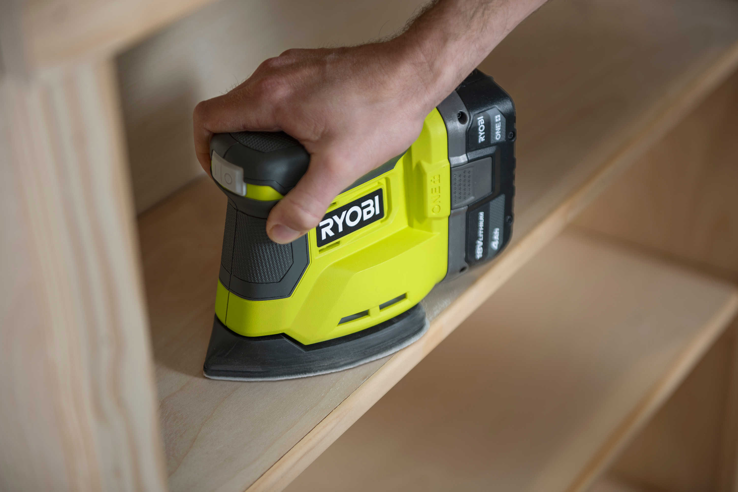 Product Features Image for 18V ONE+ CORNER CAT FINISH SANDER.