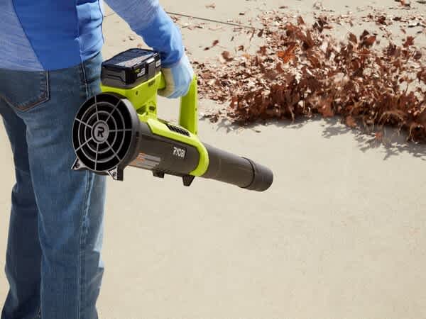 Product Features Image for 18V ONE+™ 200 CFM SWEEPER WITH 2AH BATTERY & CHARGER.