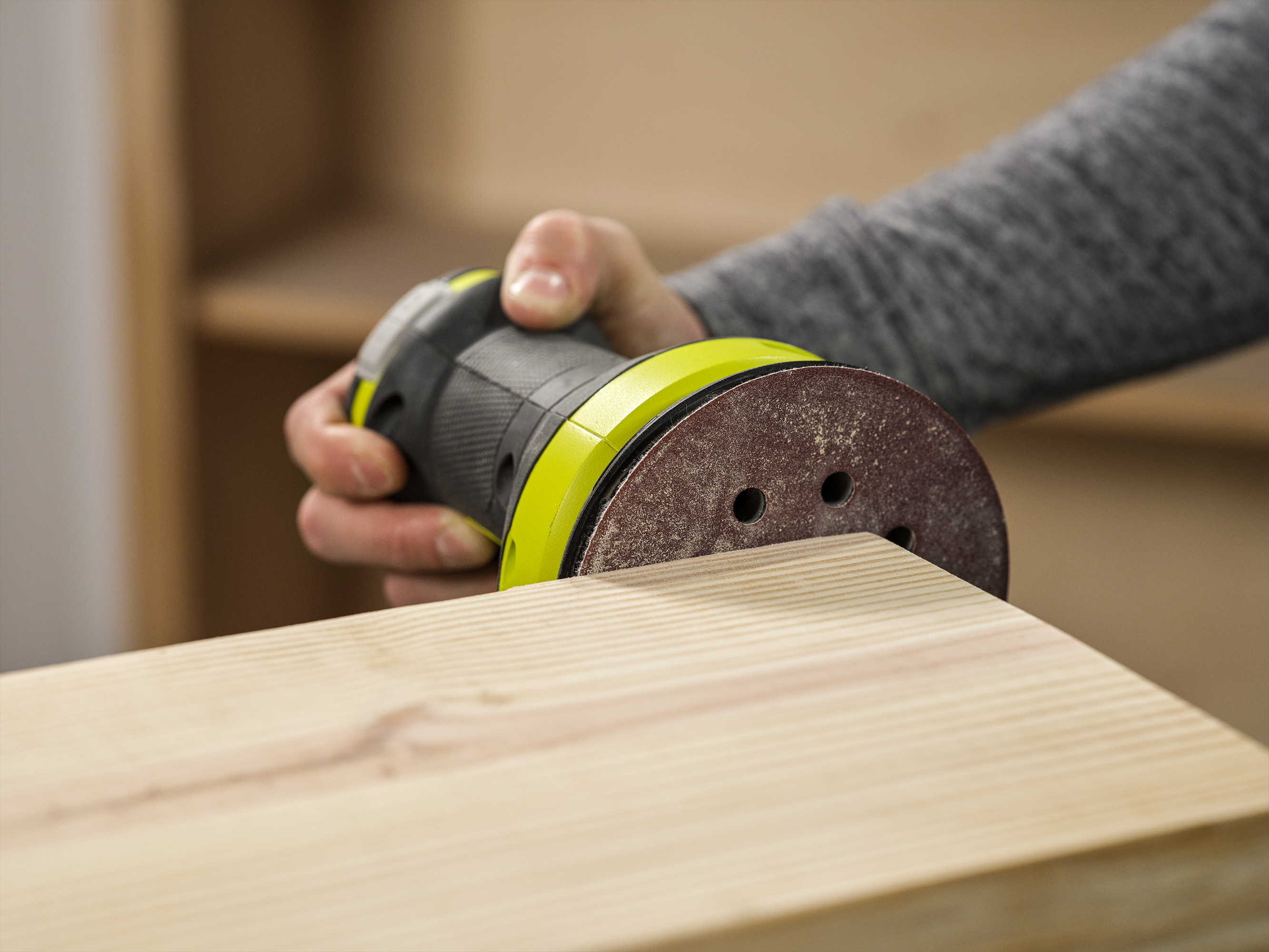 Product Features Image for 18V ONE+ 5" RANDOM ORBIT SANDER.