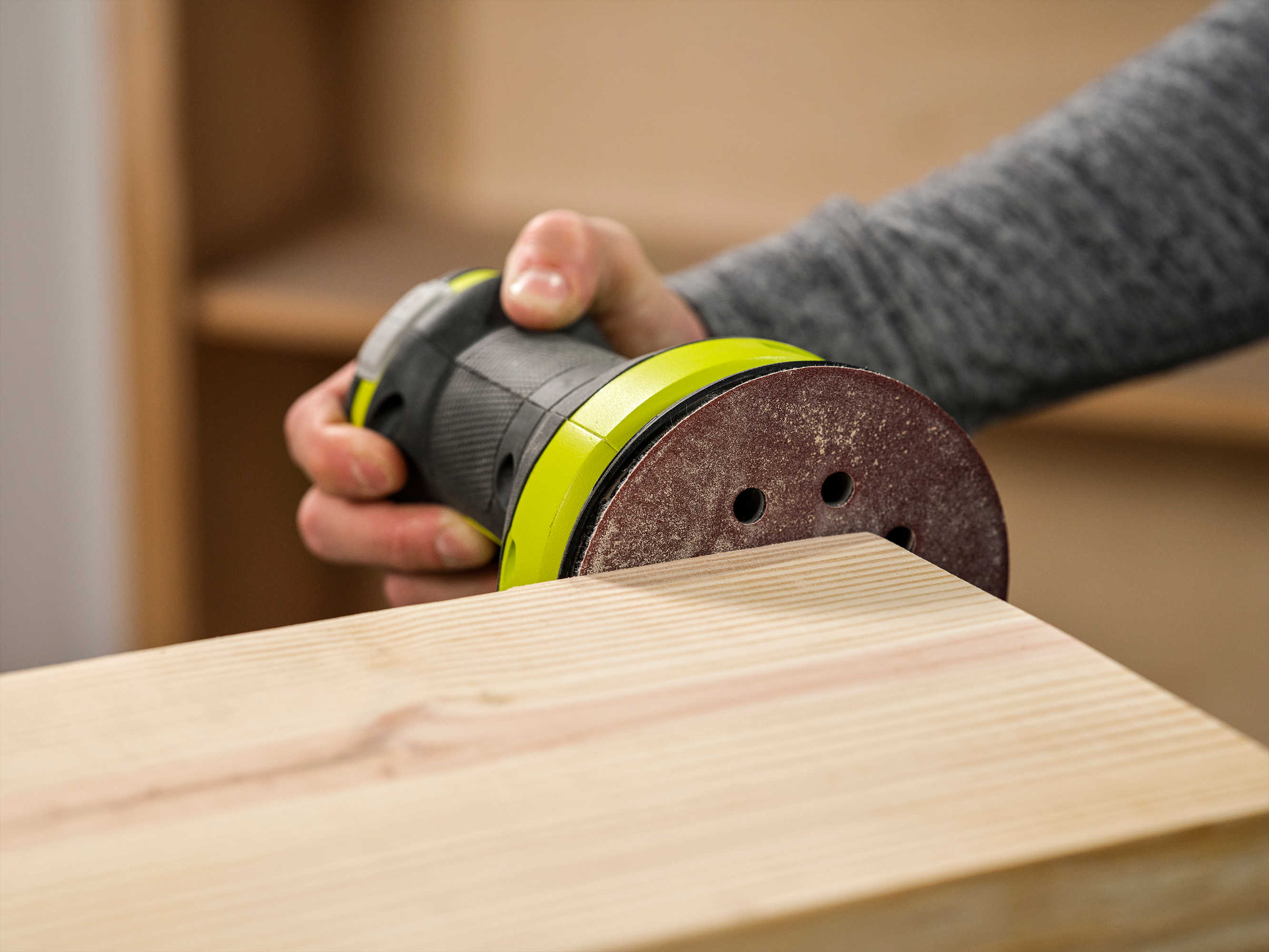 Product Features Image for 18V ONE+ 5" RANDOM ORBIT SANDER.