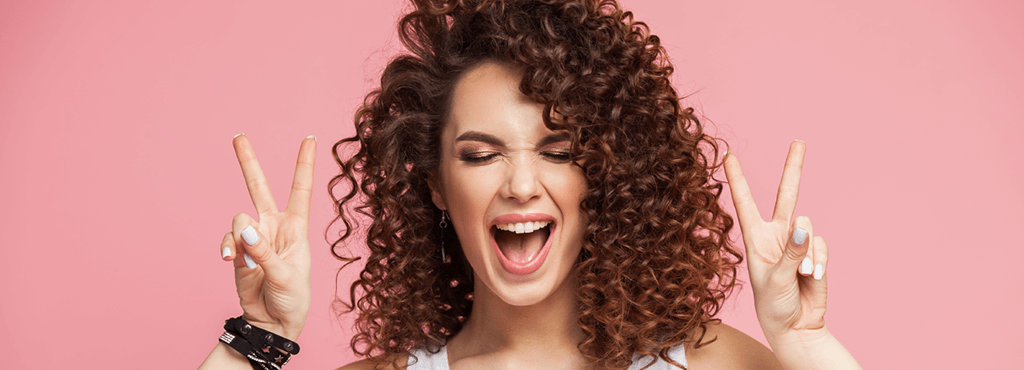 Aprende a manejar tu cabello curly - Nosotras