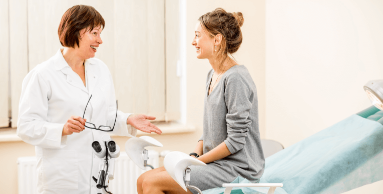 primera-visita-al-ginecologo-primera-interna