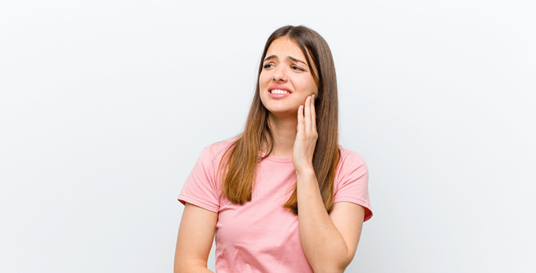 Chica con rostro de preocupación