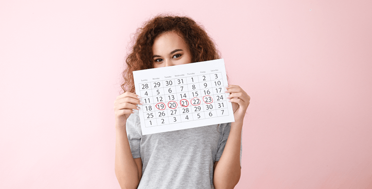 Mujer con calendario