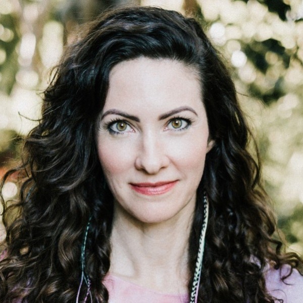 how much is kelly brogan net worth - Ilustrasi 3